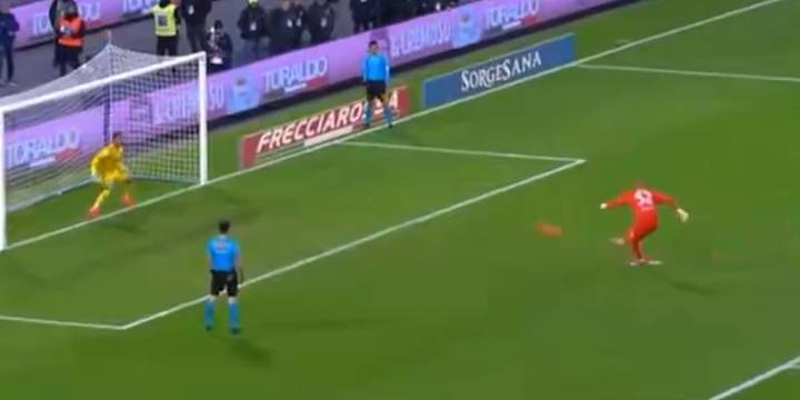 “De los más potentes de la historia”: el penal a 130 kilómetros por hora que pateó el arquero del Napoli y recorre el mundo