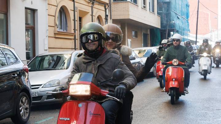 La 'Scooter Run' recorre las calles de León como cita ineludible del Purple Weekend