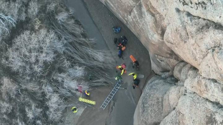 Rescate de película en Utah: un excursionista queda atrapado en arenas movedizas y sobrevive horas congelado
