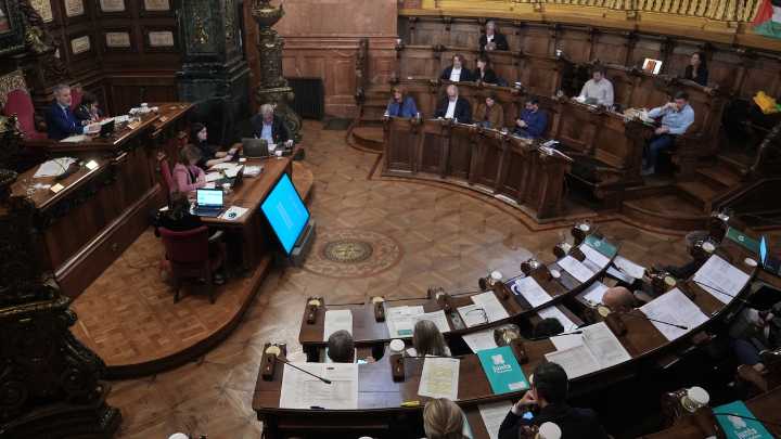 Polémica por los 7 millones que Barcelona dedicará a impulsar el catalán y "discriminar el castellano"