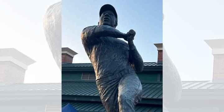 Hank Aaron statue to be moved to Georgia State’s new baseball stadium entrance