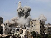 Israel bombardea Gaza y lanza nuevas redadas en Cisjordania