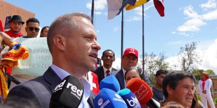 Héctor Olimpo Espinosa tendrá el coaval del Partido Liberal en su aspiración presidencial, tras separarse de La Fuerza de las Regiones
