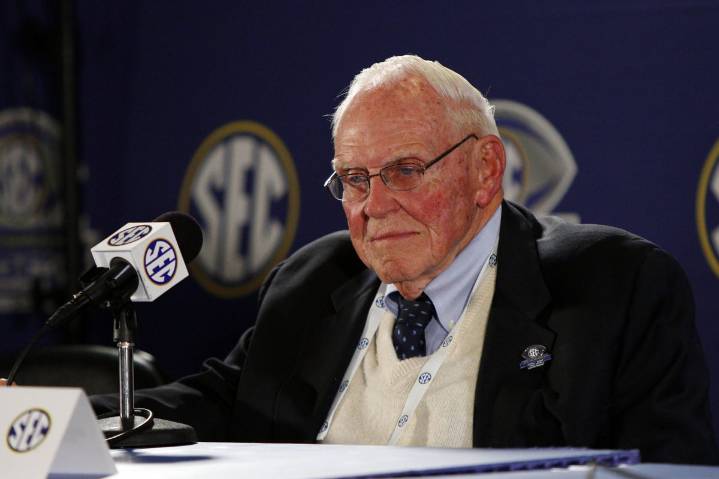 “RIP”: Prayers Pour In as Former SEC Commissioner Roy Kramer Dies at 96 The college football community marked the passing of visionary SEC Commissioner Roy Kramer, who passed away aged 96. Afreen Kabi