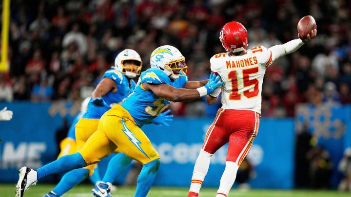 NFL Week 15 picks, predictions, schedule, odds, fantasy tips