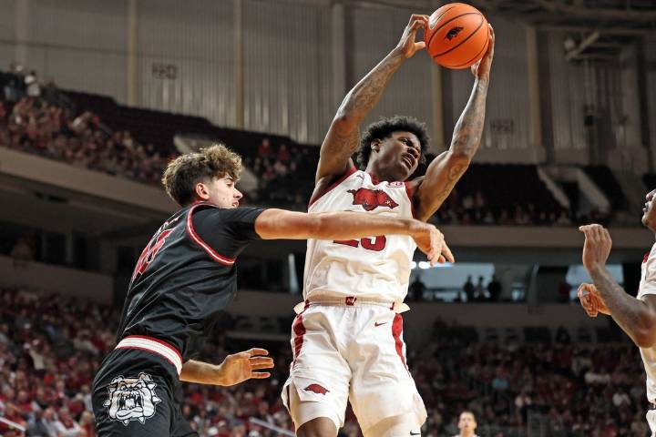 Deadspin | No. 25 Arkansas shoots its way to runaway win over Fresno State