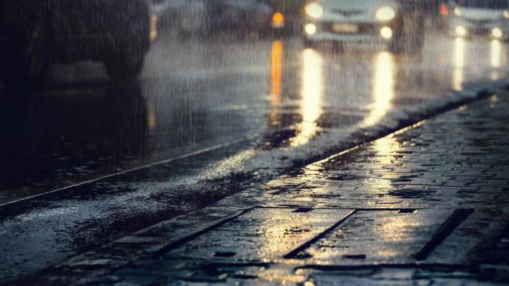 King, Pierce counties hit with strong winds as power outages grow