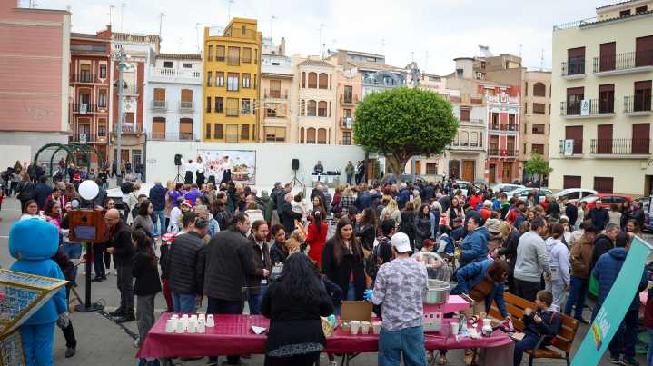 Onda vive un multitudinario Matí Nadalenc con actividades familiares en el Raval