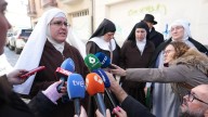 Dos monjas españolas excomulgadas, detenidas por presuntamente vender obras de la Iglesia