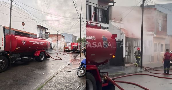 [URGENTE] Incendio en una casa de Villa Soledad: bomberos trabajan en el lugar