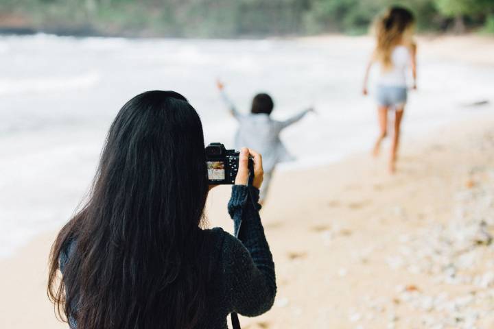 Stepmom Doesn't Want to Send Family Photos to Kids' Mom's Side of the Family