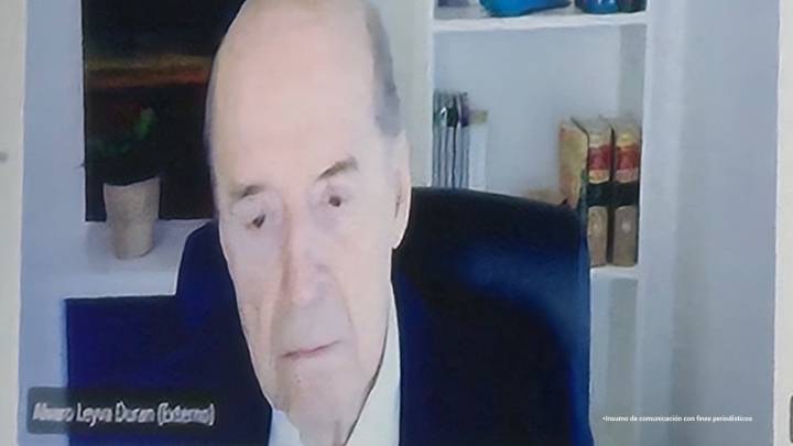 Fiscalía imputa al exministro Álvaro Leyva por frenar contrato de pasaportes