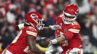 Kareem Hunt touchdown narrows Texans lead over Chiefs to 10