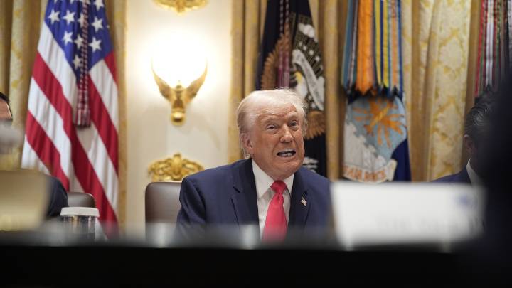 Trump dice que los ataques a Venezuela "por tierra" empezarán "muy pronto" y abre la puerta a una ofensiva contra Colombia