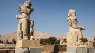 Egipto revela estatuas colosales del rey Amenhotep III tras dos décadas de restauración
