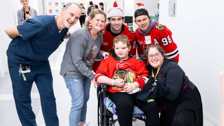Blackhawks show off hockey-inspired renovation at Shirley Ryan AbilityLab