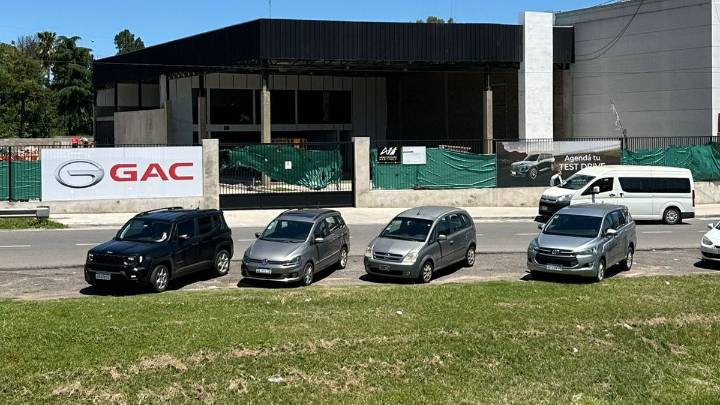 El aluvión chino no se detiene: GAC Motor inaugura en Pilar su primera concesionaria oficial