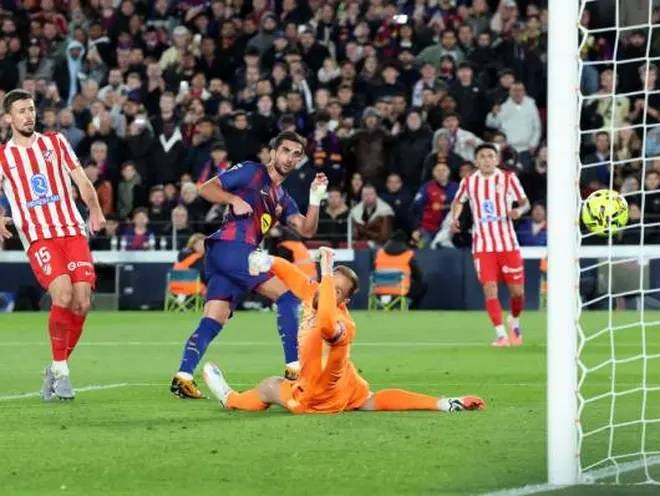 Barcelona derrota al Atlético y se afianza como líder absoluto de LaLiga