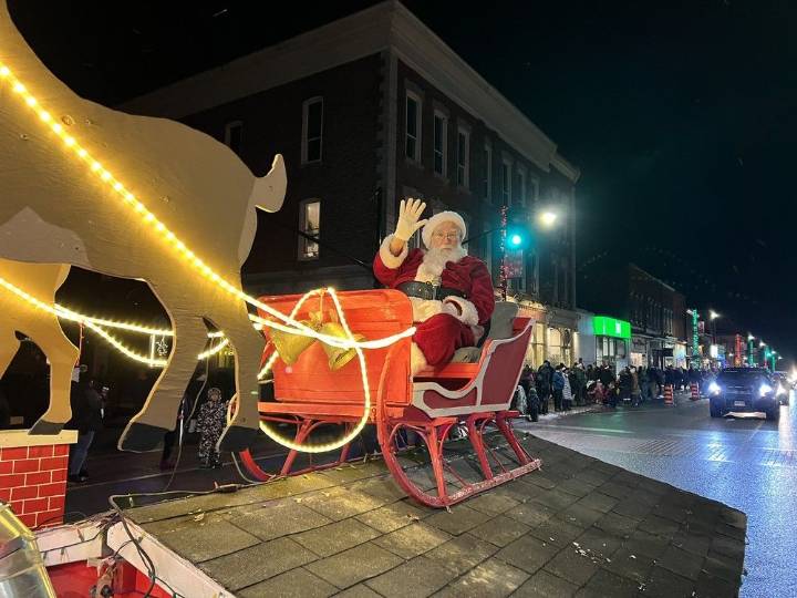 Napanee's Parade of Lights features smiles, cheers and plenty of milk