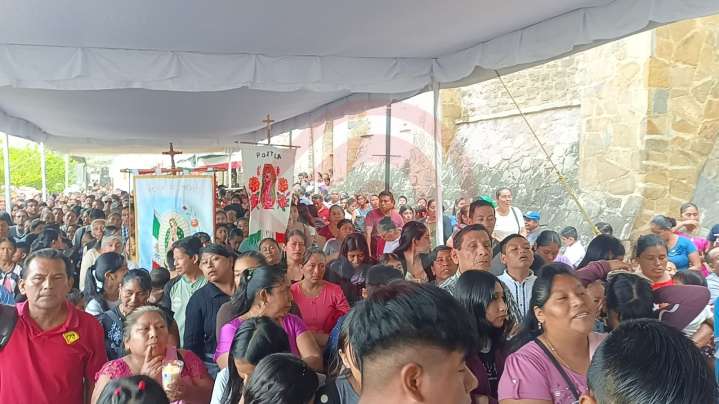 Fieles católicos de Macuxtepetla buscan la Indulgencia Plenaria