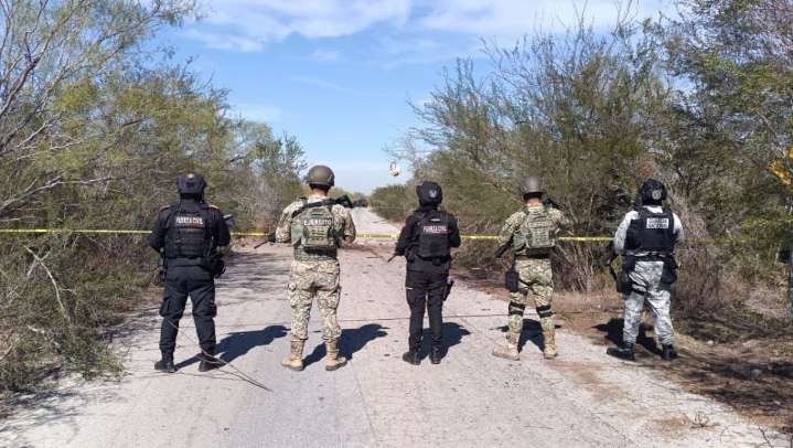 Trasladan a 5 policías heridos tras pasar sobre un artefacto explosivo