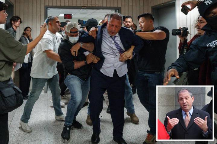 NYC Comptroller Brad Lander still railing against Trump admin as he pleads to blocking ICE operations