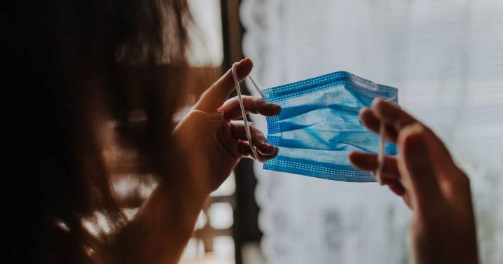 UK government issues 'wear face masks' update as H3N2 flu strain spreads