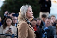 Juez ordena liberación de una inmigrante con lazos con secretaria de prensa de la Casa Blanca