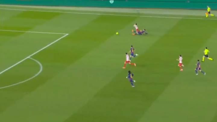 El Atlético reclama tarjeta roja a Gerard Martín por privar a Giuliano de un mano a mano