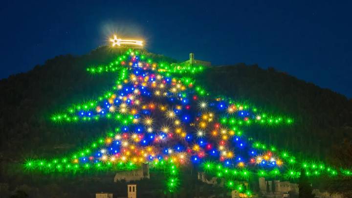 El Árbol de Navidad más grande del mundo está en Italia