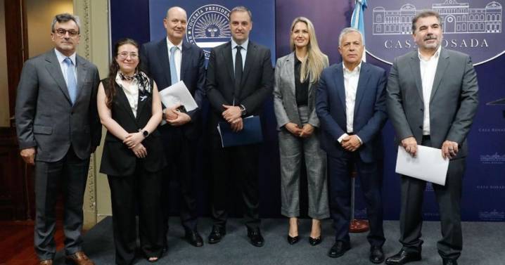 Reforma laboral, cambios tributarios y derecho a la propiedad: las definiciones del Consejo de Mayo