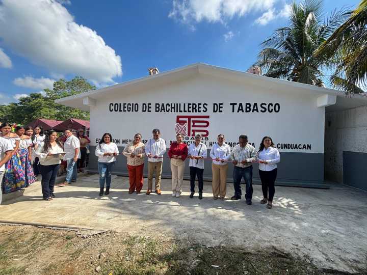 Gobierno del Pueblo entrega obras sociales y educativas en Cunduacán