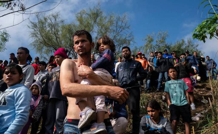 EU suspende solicitudes de inmigración de países en la lista de prohibición de viajes