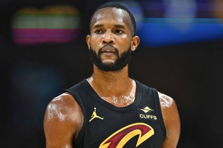 What Happened to Evan Mobley? When Will He Return? Injury Timeline of Cavs Star Explained Cleveland Cavaliers star Evan Mobley recently went down with an injury. Here's what happened and how long he'l