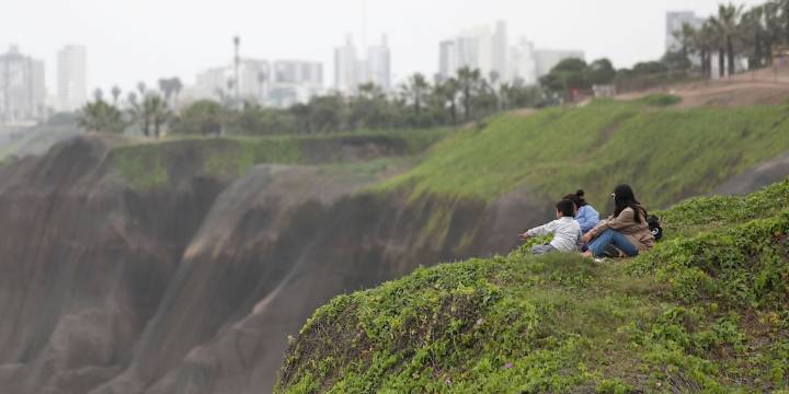 Lima seguirá con mañanas frías y cielo nublado a días del verano, alerta Senamhi