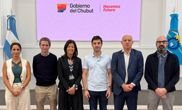 Torres se reunió con autoridades de las Naciones Unidas y renovó el acuerdo para equipar el Hospital de Alta Complejidad de Trelew