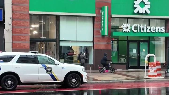 Roba banco a plena luz del día en Center City