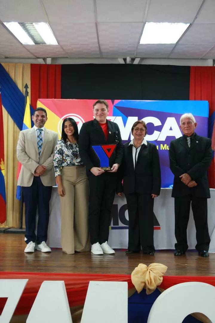 Academia Internacional de Música “Maestro José Calabrese” galardonada como “Institución del Año” en los Premios YMCA 2025