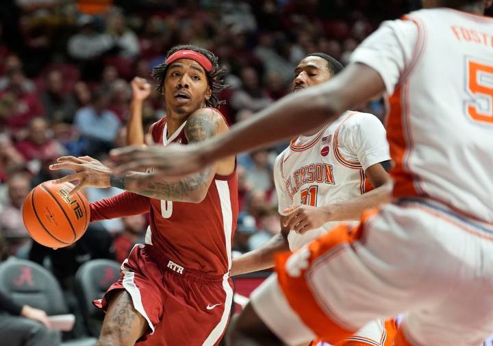 Deadspin | Labaron Philon Jr. lifts No. 12 Alabama past Clemson