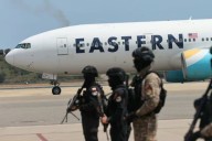 Funcionario de EEUU asegura que “los vuelos de deportación continuarán”, según Reuters