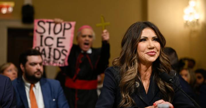 Kristi Noem ‘usa’ al CJNG y el Cártel de Sinaloa para justificar políticas migratorias: ‘Provocan caos’