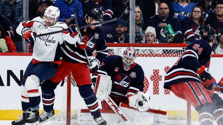 Hellebuyck makes 24 saves in return from knee injury, Jets beat Capitals 5
