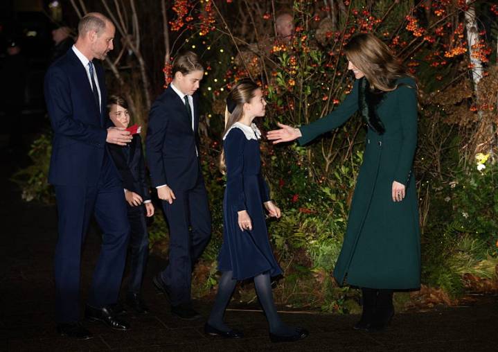 Kate Middleton and Princess Charlotte Share a Tender Moment at Christmas Service