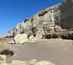 Alerta en Las Grutas. Se produjo un derrumbe en una zona de acantilados