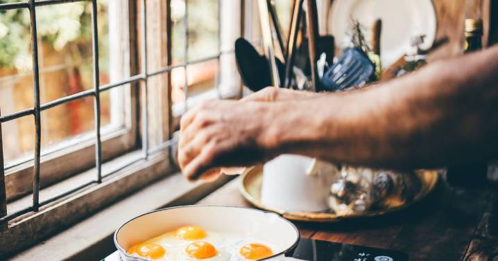 Gordon Ramsay makes 'perfect' fried eggs every time by using 1 extra ingredient