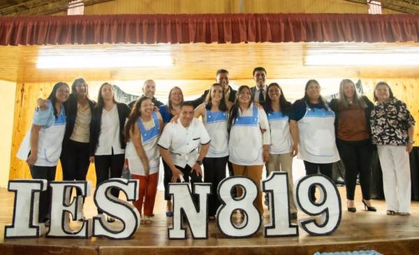 Autoridades municipales participaron del acto de colación del IES N°819 de Sarmiento