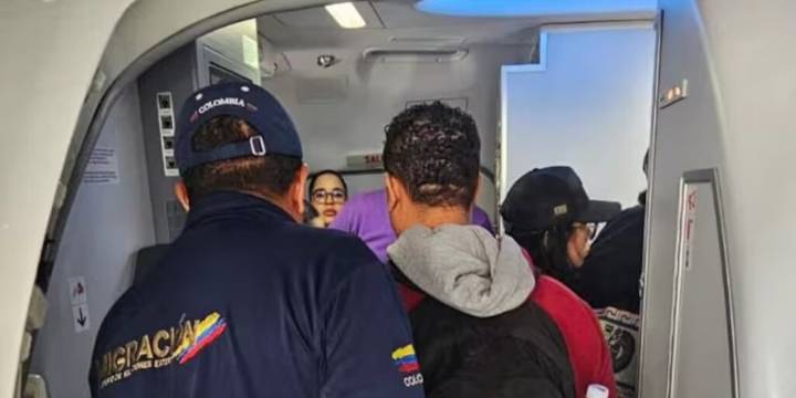 Migración Colombia expulsó a ciudadano dominicano que intentó registrarse en el país con documentos falsos