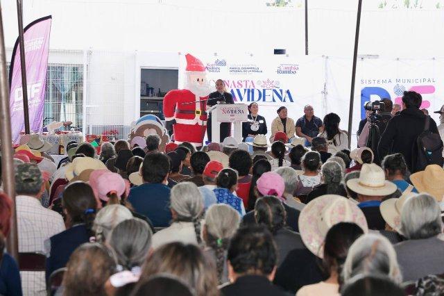 Inicia Lupita Cuautle entrega de Canasta Navideña 2025