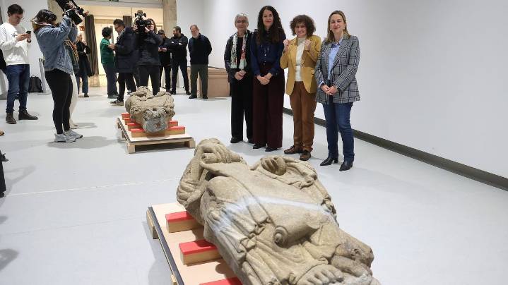 Las esculturas del pórtico de la Gloria en manos de la familia Franco ya están en Santiago