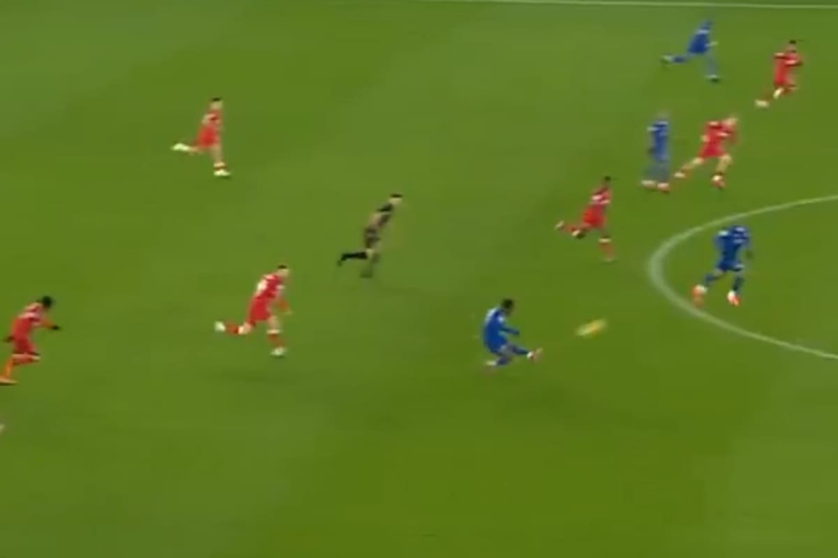 Inglaterra al rojo vivo. El error de Aston Villa a los 29 segundos, el blooper del día y ¡el golazo de atrás de media cancha!